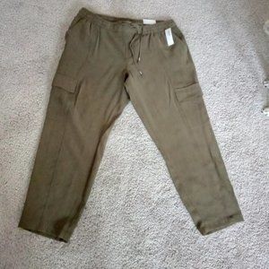 NWT OLD NAVY CARGO ANKLE PANTS  LRG